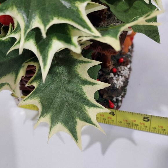 Kitch Wood Basket Cabin Decorative Winter Christmas Scene 6"x 4" x 8" tall - Picture 10 of 12